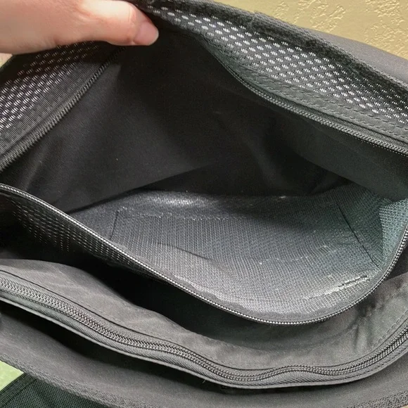 Tumi Messenger Laptop Bag - Picture 6 of 16